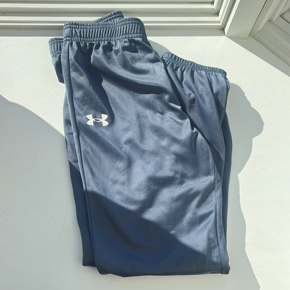 Under Armour Boys Sweats 
Size Medium/Never Worn